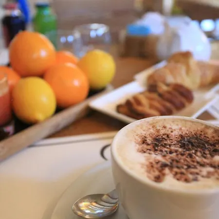 Oda ve Kahvaltı One 3*